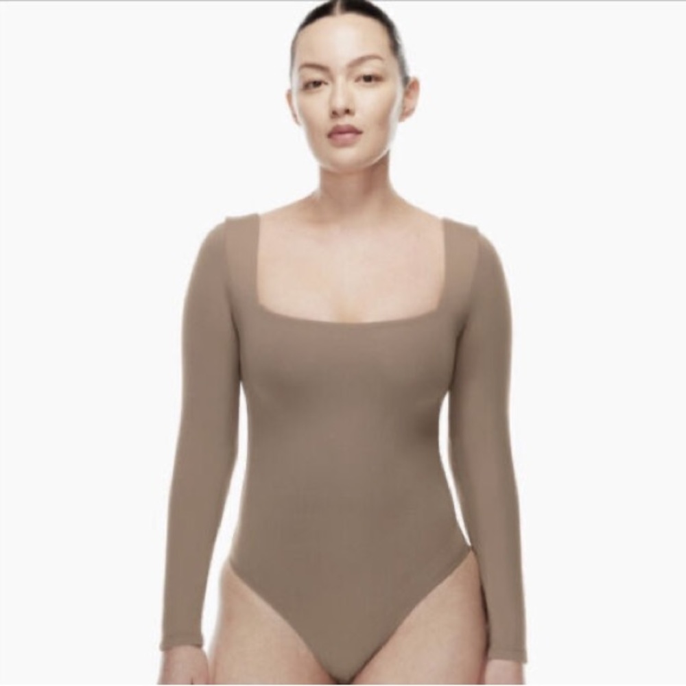 BNWT Aritzia Babaton Contour Squareneck Bodysuit
